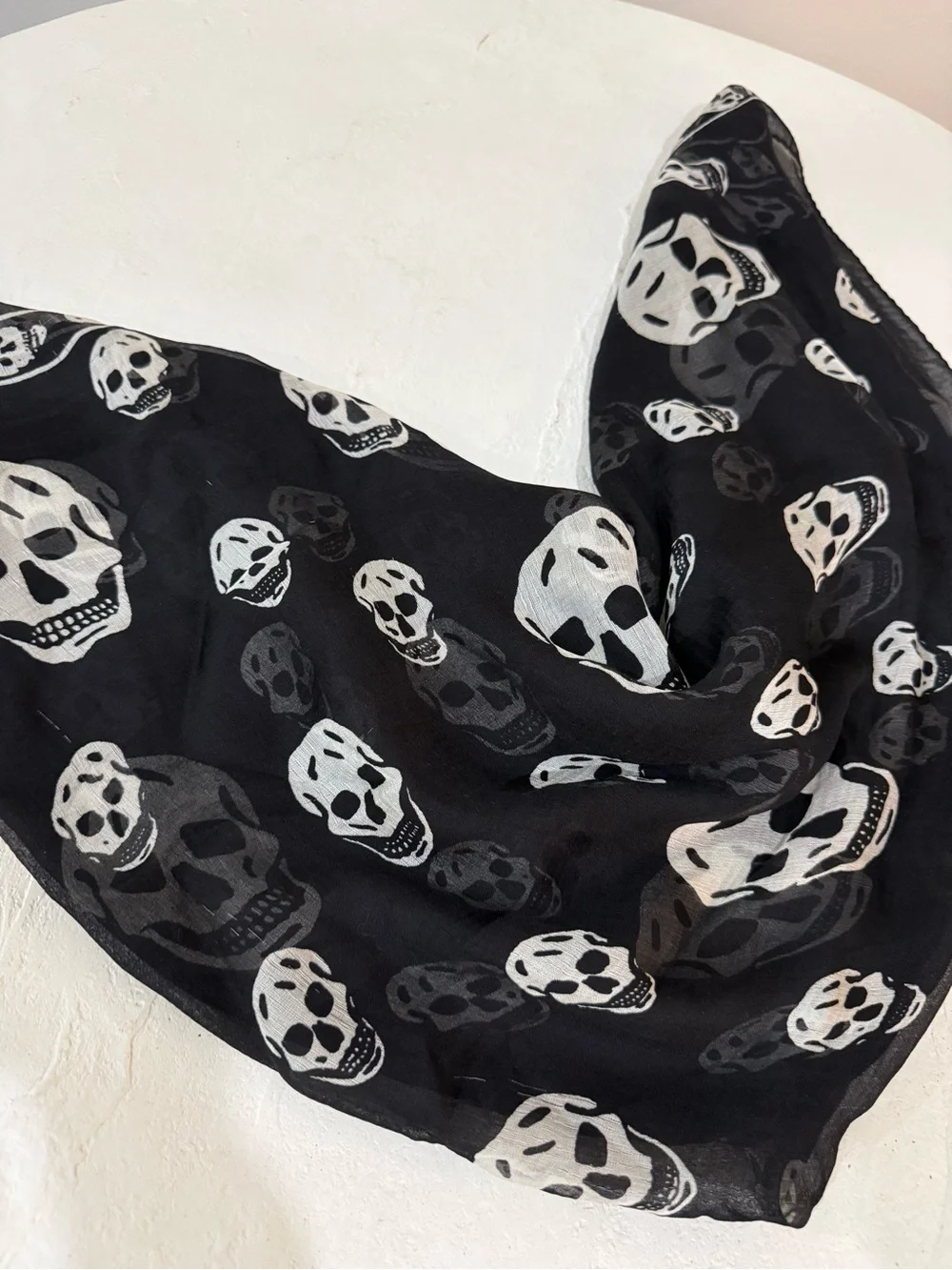 Alexander McQueen Classic Silk Skull Scarf in Black